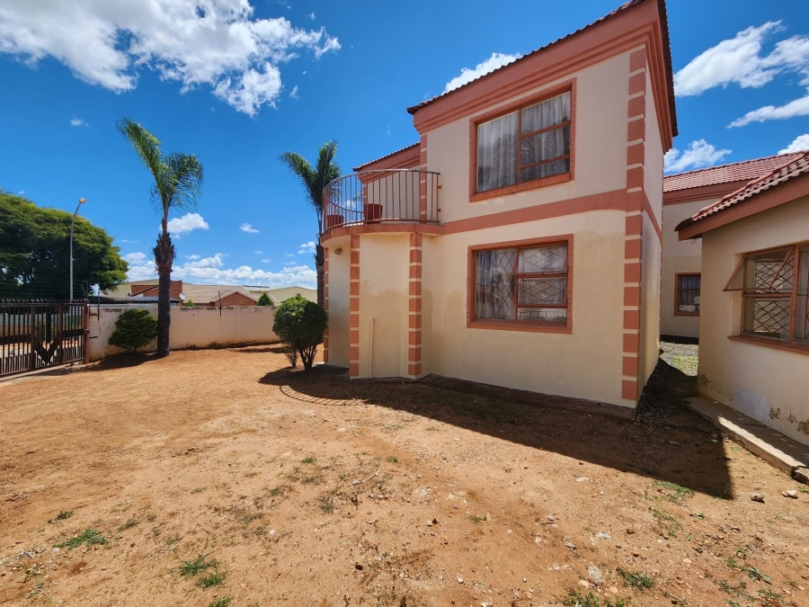 6 Bedroom Property for Sale in Flora Park Northern Cape